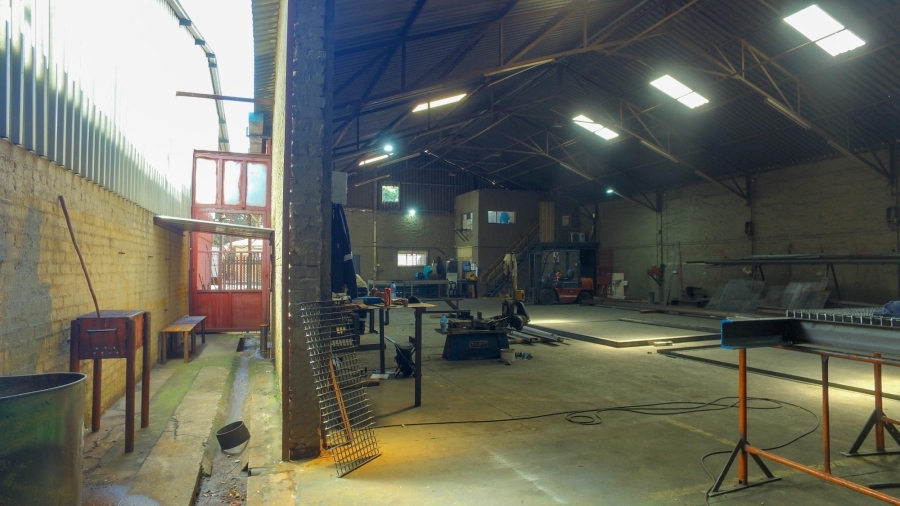 To Let commercial Property for Rent in Oos Einde North West